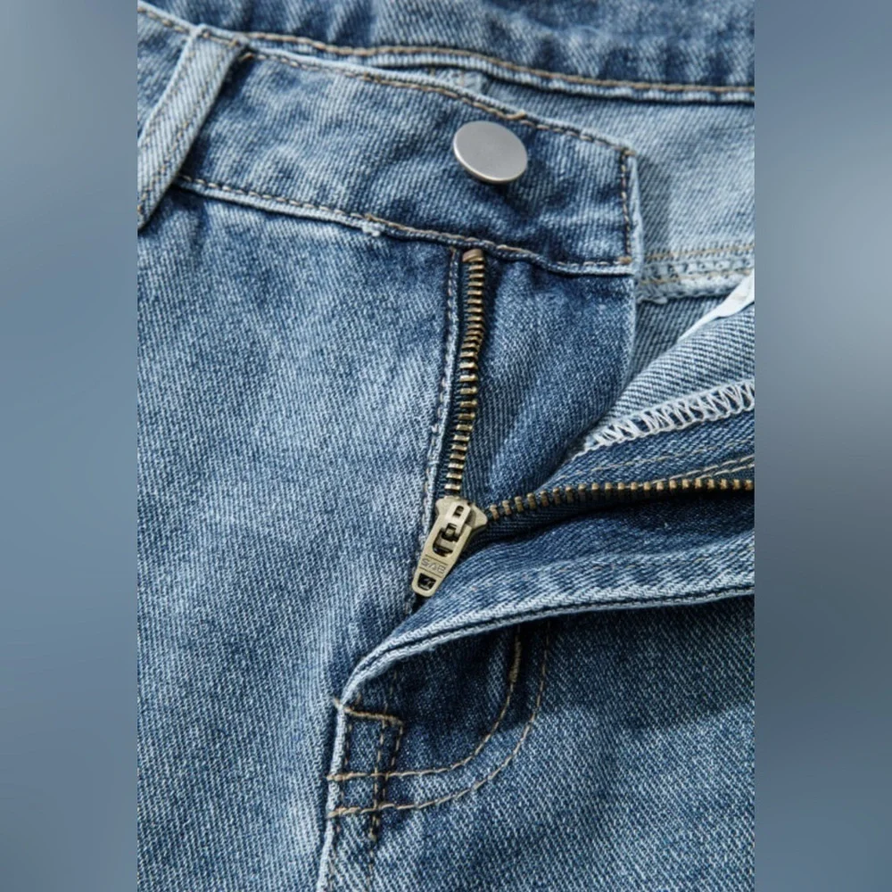 Women's Cropped Wide-Leg Jeans with Eyelet Hem - Picture 8 of 9